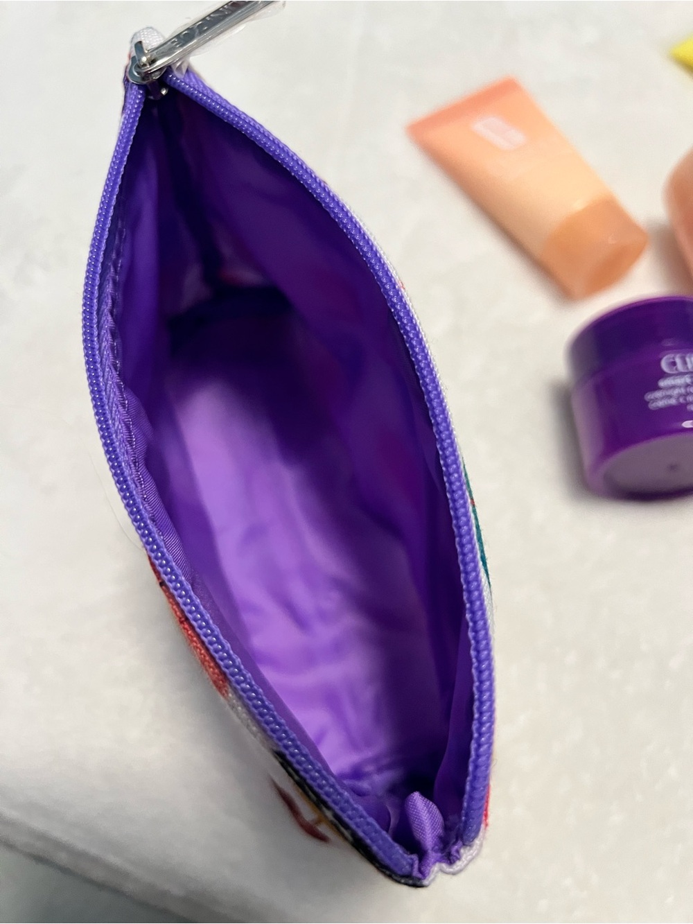 Clinique Mini Skincare Set with Purple Lip-Print Cosmetic Bag - Picture 6 of 15